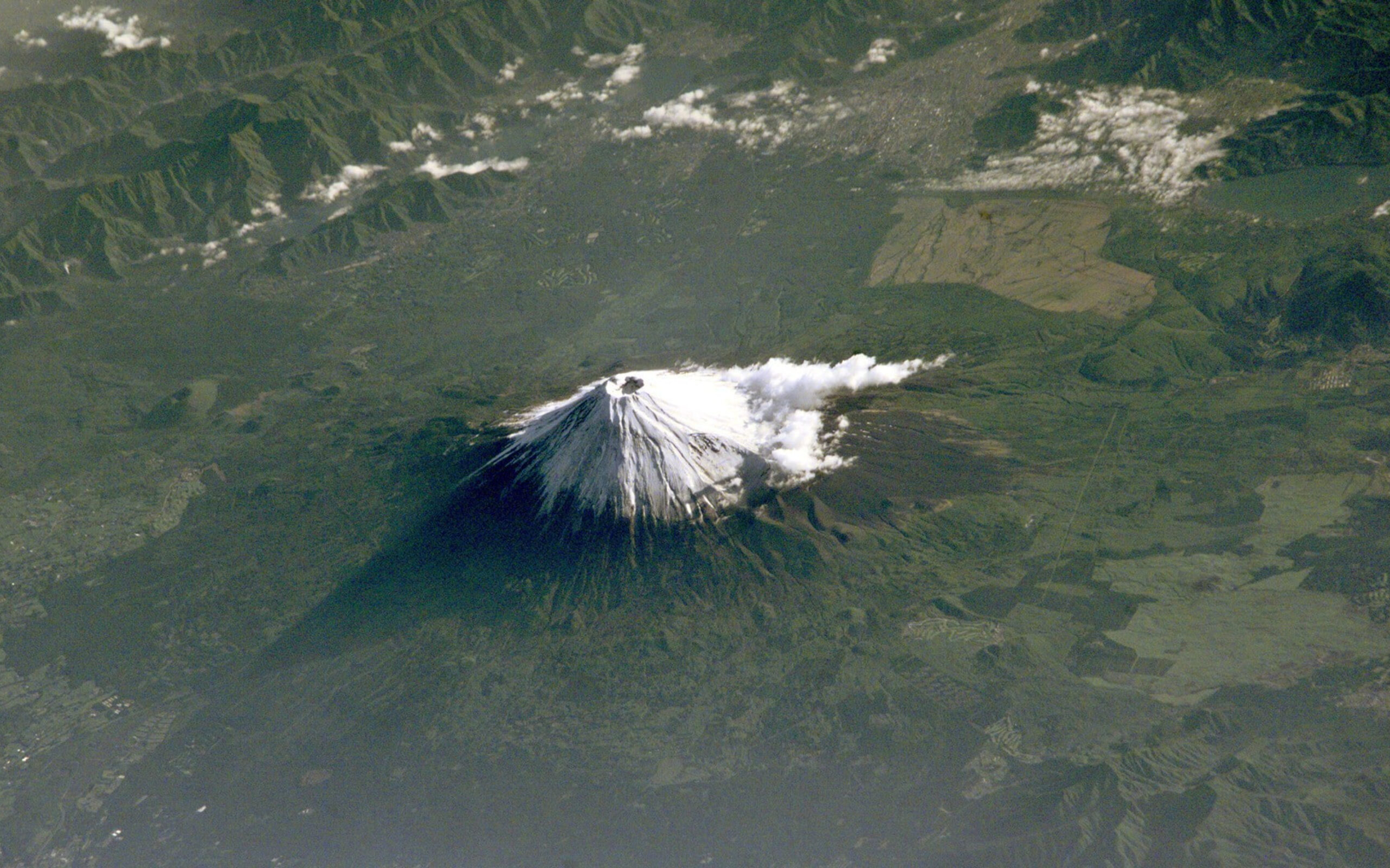 mount-fuji-aerial-view